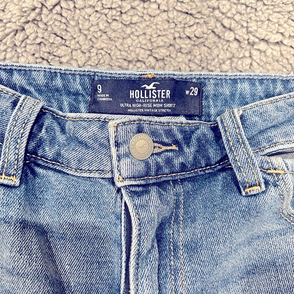 Hollister Ultra-rise Mom short 3” size 29 - Picture 2 of 3